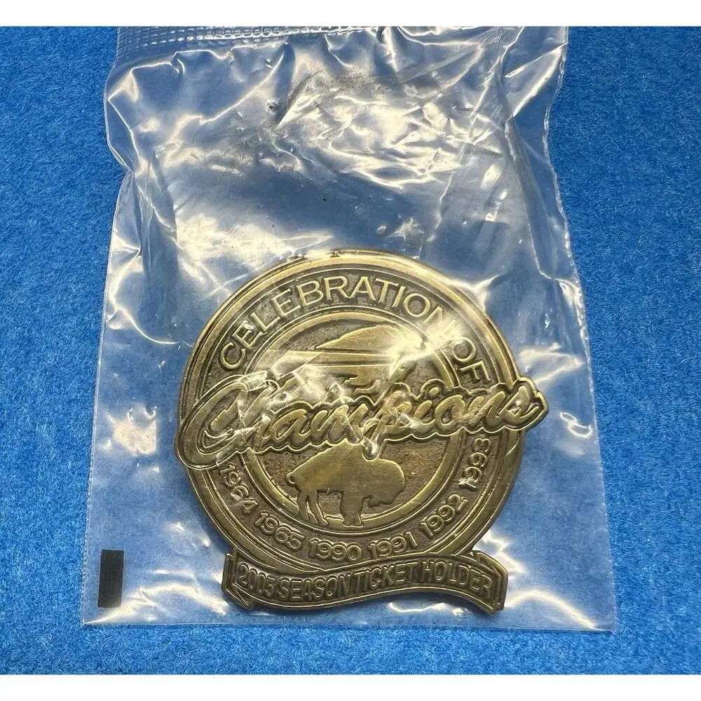 RARE 2005 Buffalo Bills NFL Season Ticket Holder Lapel Pin‎ Unopened